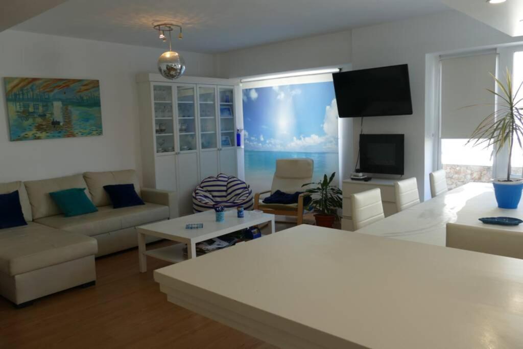 Piso En Santa Cristina, A 150 M De La Playa Apartment Oleiros Exterior foto